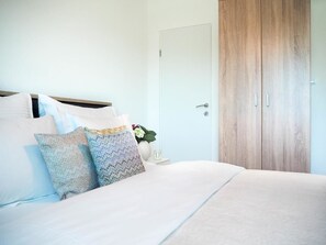 Family Apartment, Sea View | Free cots/infant beds, free WiFi, bed sheets - Villa Lotus (Pag)