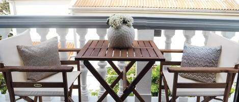 Apartamento standard, vista para a praia | Terraço/pátio