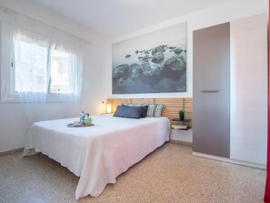 1 bedroom, iron/ironing board - Apartment on the seafront, terrace (Empuriabrava)