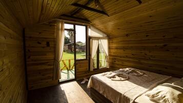 Familienbungalow, Gartenblick | 1 Schlafzimmer, Schreibtisch, kostenloses WLAN, Bettwäsche