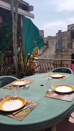 Dining - "THE KINGDOM OF NAPLES" (Napoli)
