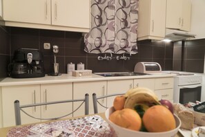 Comfort House, 2 Bedrooms, Courtyard View | Private kitchen | Fridge, oven, stovetop, coffee/tea maker - Sofia's Residence by Estia (Heraklion)