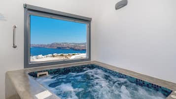 Suite, bañera de hidromasaje, vistas al mar | Bañera de hidromasaje privada