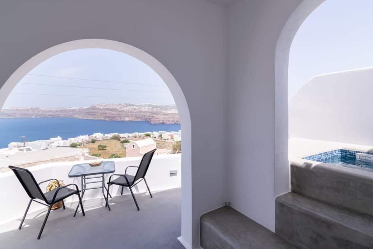 1 bedroom, in-room safe, individually decorated, individually furnished