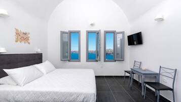 Deluxe Room, 1 Queen Bed, Balcony, Sea View | Premium bedding, in-room safe, individually decorated