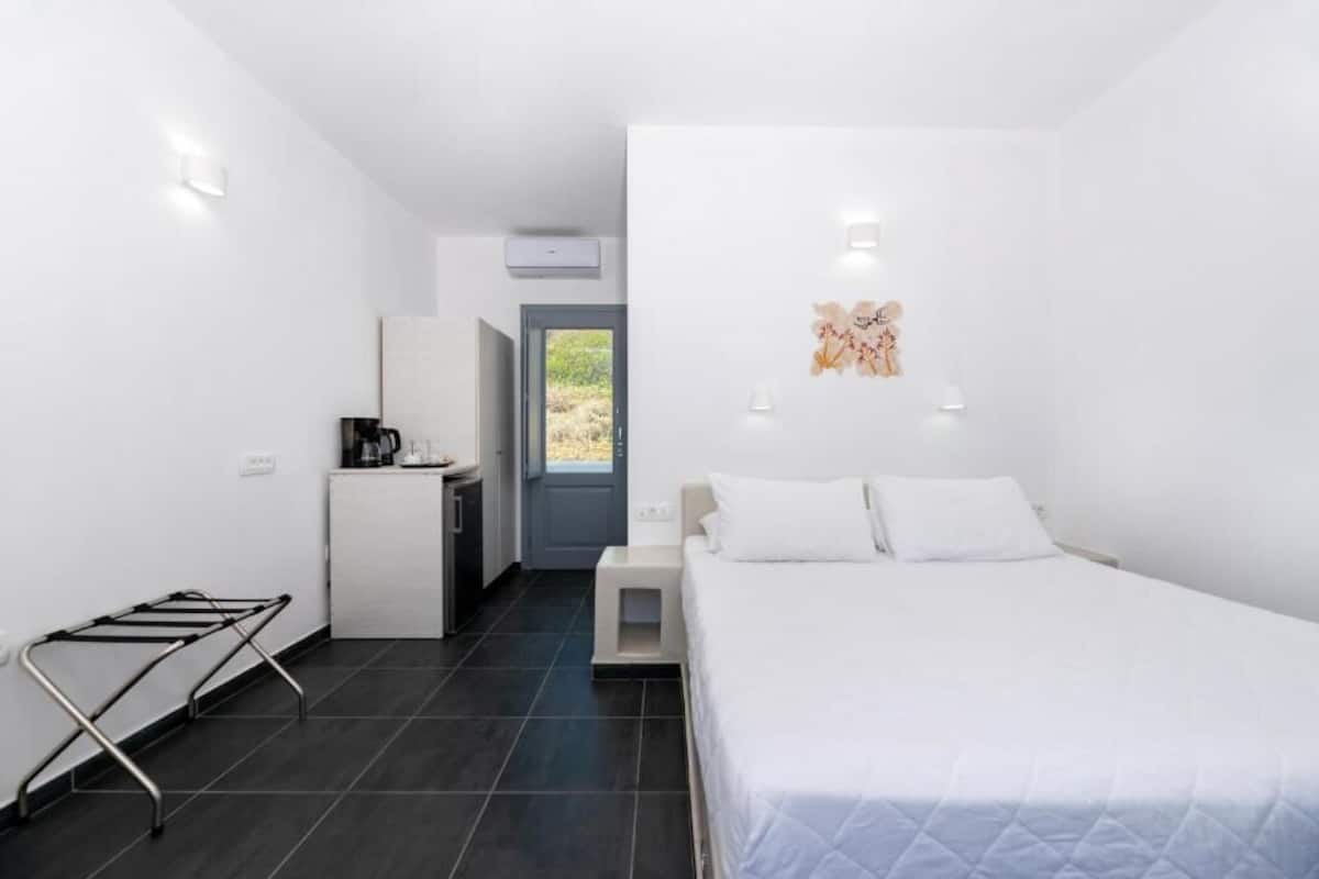 Deluxe-Zimmer, 1 Queen-Bett, Meerblick | Zimmersafe, individuell dekoriert, individuell eingerichtet