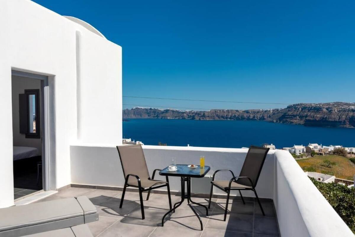 Rom – deluxe, 1 queensize-seng, balkong, sjøutsikt | Terrasse/patio