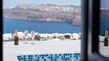 Kahden hengen deluxe-huone, merinäköala | Kylpyhuone | Suihku, sadesuihkupää, ilmaiset hygieniatuotteet, hiustenkuivaaja