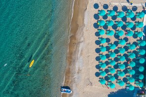 Plage à proximité, chaises longues