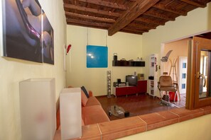 City Apartment, 1 Bedroom, Terrace, City View | Living room - Porcellana Art (Florence)