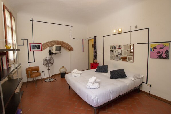 City Apartment, 1 Bedroom, Terrace, City View | Iron/ironing board, cots/infant beds, free wired Internet, bed sheets - Porcellana Art (Florence)