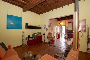 City Apartment, 1 Bedroom, Terrace, City View | Living room - Porcellana Art (Florence)