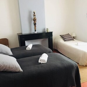 Double Room | Blackout drapes, free cribs/infant beds, free WiFi, bed sheets - Casa Cessenon (Cessenon-sur-Orb)