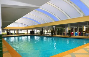 Piscine couverte, piscine extérieure