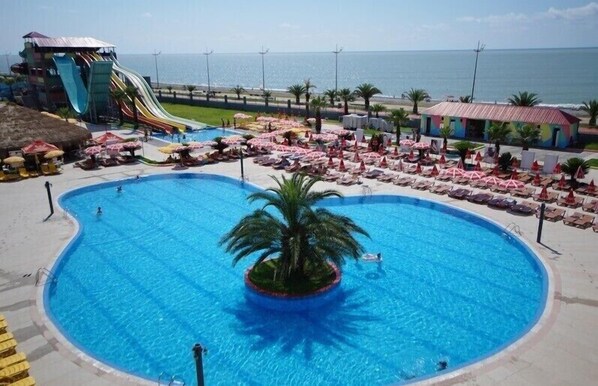 Seasonal outdoor pool - Aqualand Hotel (Batumi)