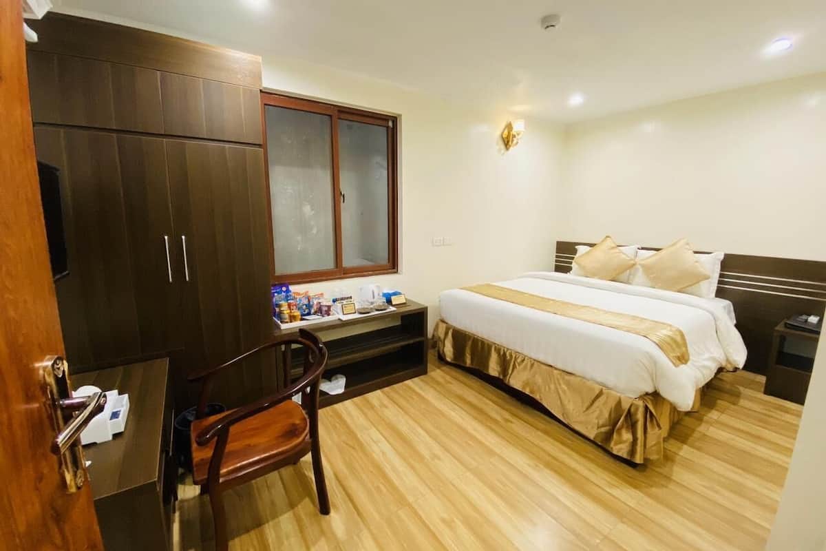 Superior Double or Twin Room | Minibar, in-room safe, desk, laptop workspace