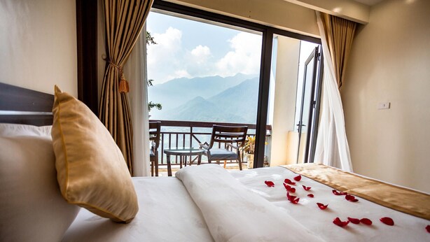 Junior Double or Twin Room, Mountain View | Minibar, in-room safe, desk, laptop workspace - Golden View Sapa Hotel (Sa Pa)