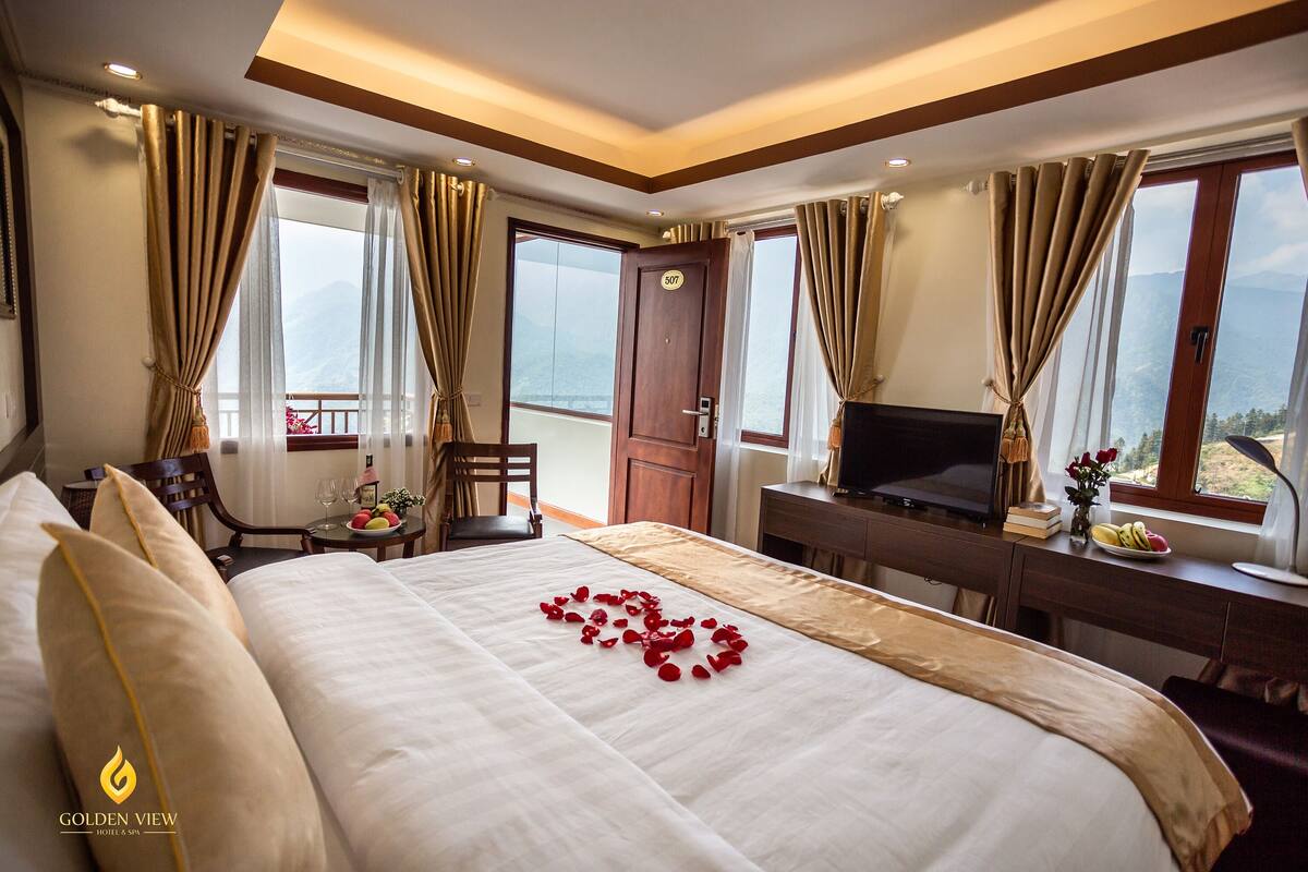 Deluxe Double or Twin Room, Mountain View | Minibar, in-room safe, desk, laptop workspace