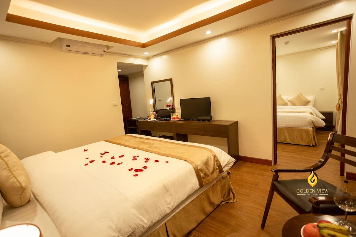 Connecting, Mountain View | 2 bedrooms, minibar, in-room safe, desk