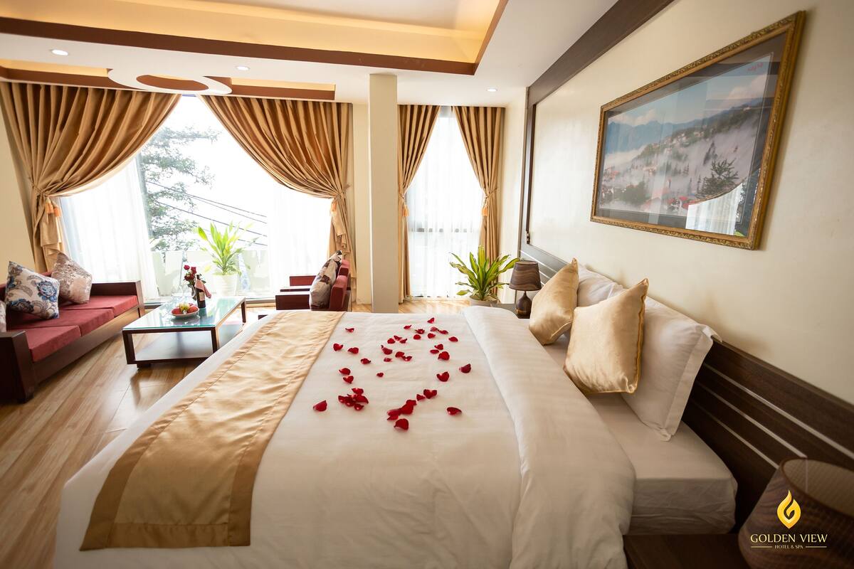 Golden Suite, Mountain View | Minibar, in-room safe, desk, laptop workspace