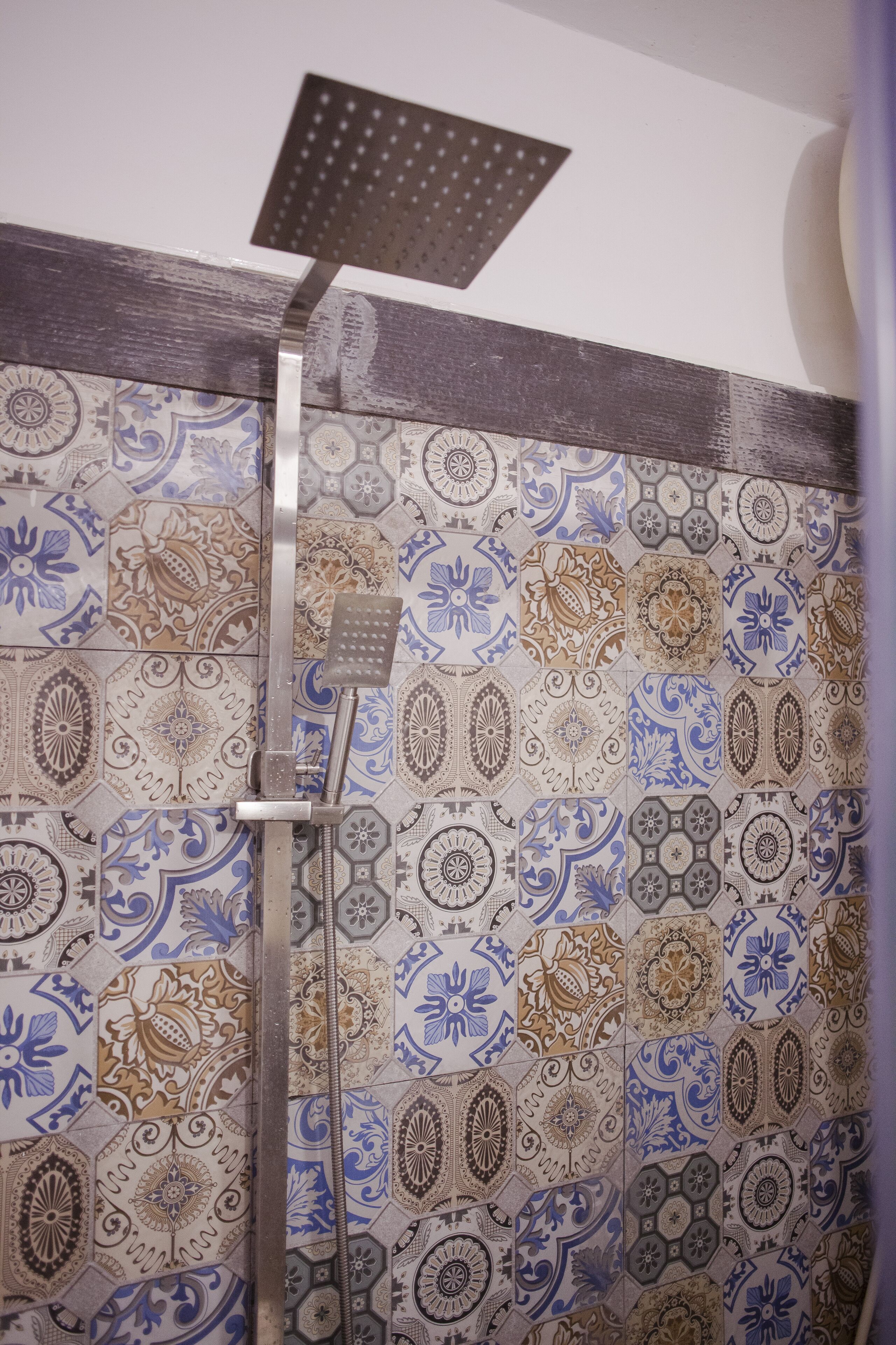 Towels, soap, shampoo, toilet paper