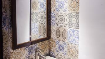 Towels, soap, shampoo, toilet paper