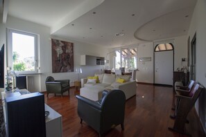 Apartment | Wohnbereich | Smart-TV