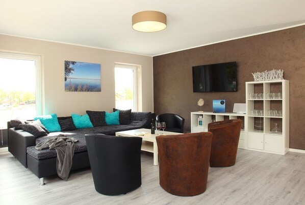 Villa (Thormarcon) | Living room | Flat-screen TV