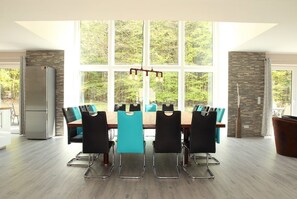 Villa (Thormarcon) | In-room dining