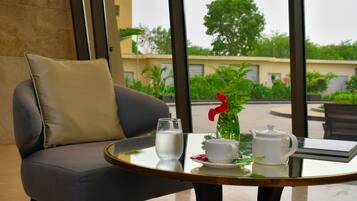 3 quầy bar/khu lounge, quầy bar bên hồ bơi