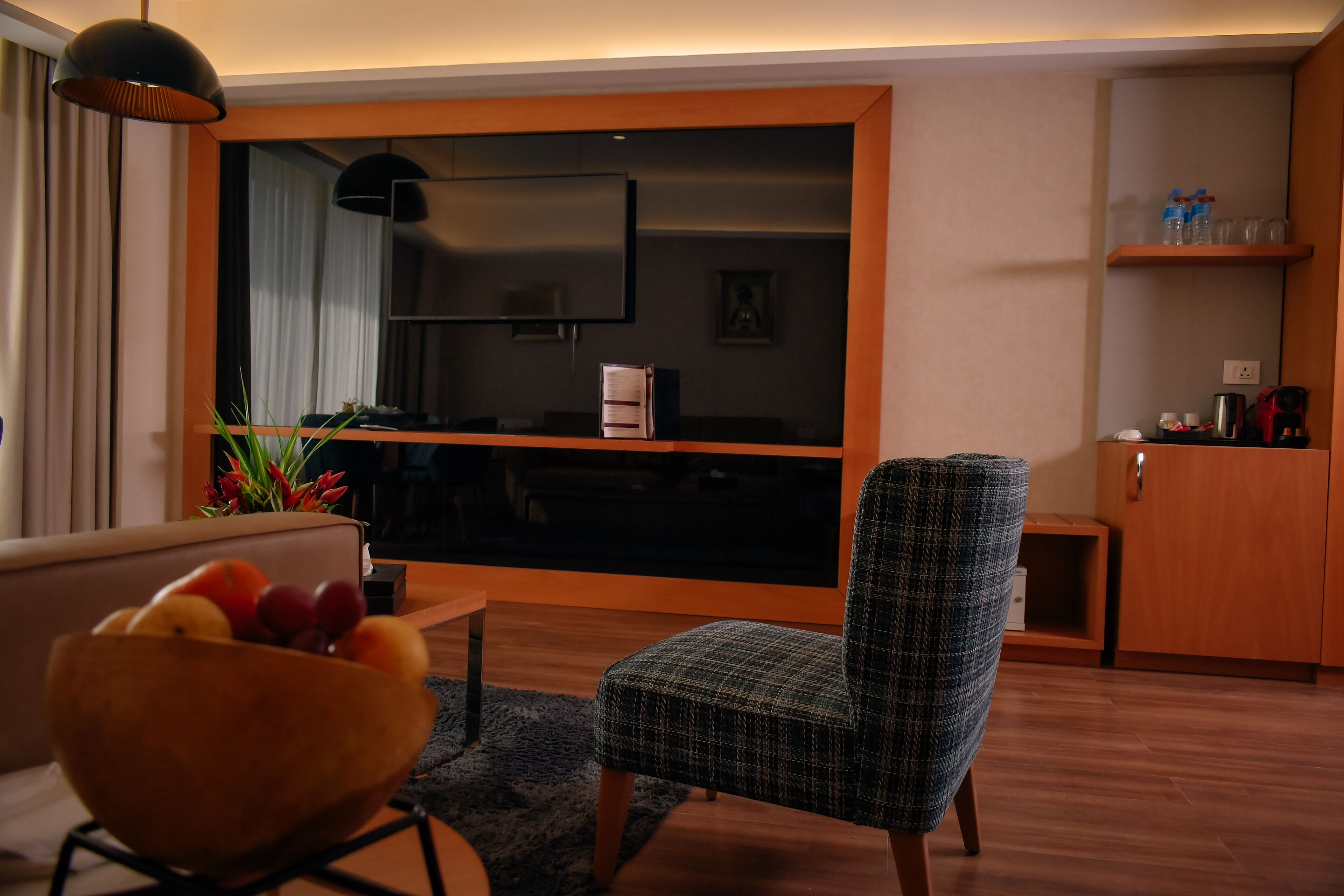 business suite | minibar, in-room safe, individually decorated, individually furnished