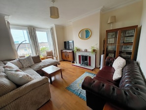 Smart TV, books, stereo