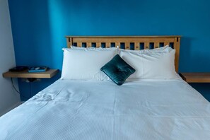 2 bedrooms, iron/ironing board, bed sheets