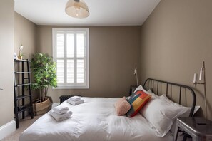 2 bedrooms, bed sheets