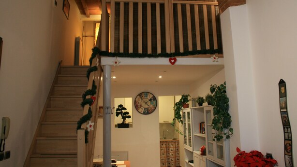 Unclassified image, 1 of 36, button - Bigallo House (Florence)