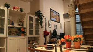 Unclassified image, 4 of 36, button - Bigallo House (Florence)