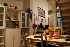 Apartment, 1 Bedroom | In-room dining