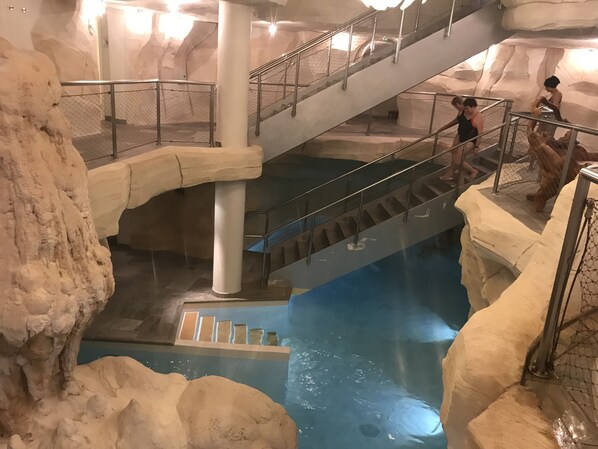 Outdoor pool, a heated pool - Ski-in /Ski-out property Arc 1950. (Bourg Saint Maurice)