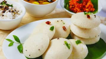 Se ofrece un desayuno continental (300 INR por persona)