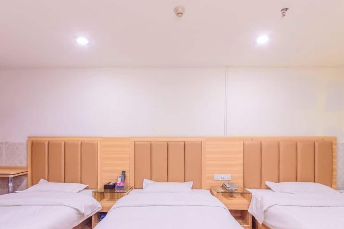 商務三床房 | 書桌、遮光布/窗簾、隔音、免費無線上網