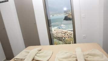 Apartemen, 1 kamar tidur, pemandangan laut | Didekorasi berbeda-beda dan ruang kerja ramah laptop