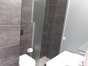 Apartment, 1 Bedroom, Sea View | Bathroom