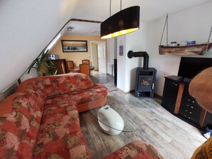 TV, fireplace