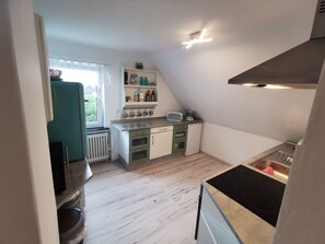 Kühlschrank, Ofen, Herdplatte, Geschirrspüler