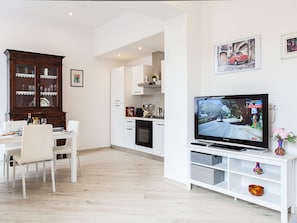 Apartment, 1 Bedroom | Room amenity