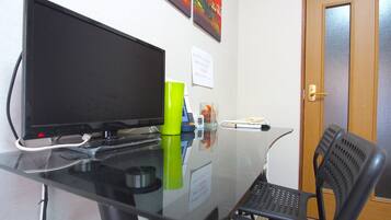 Western Style Room (a double bed and a sofa bed) A | Individually decorated, individually furnished, laptop workspace