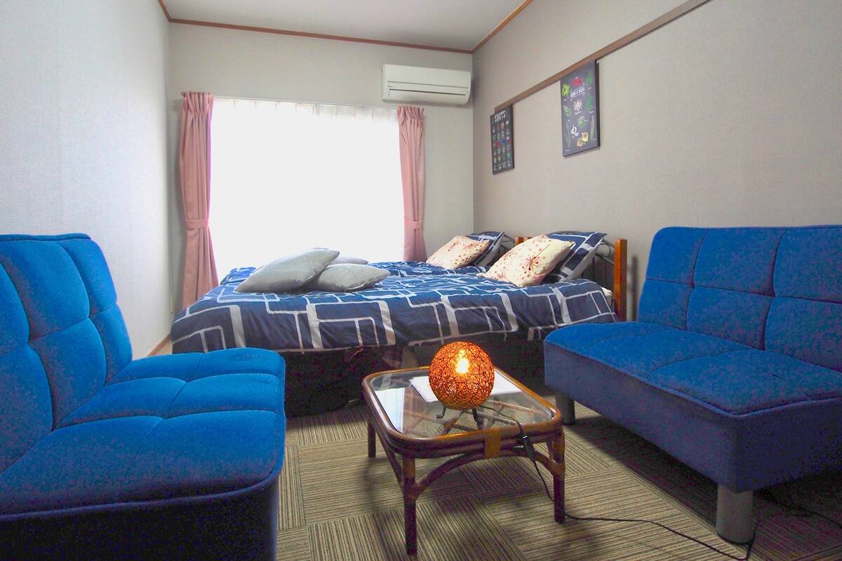 Western Style Room (2 single beds and a sofa bed) E