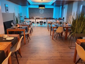 Päivittäinen buffetaamiainen maksusta