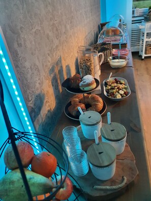 Päivittäinen buffetaamiainen maksusta