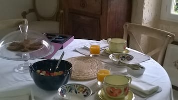 Free daily continental breakfast